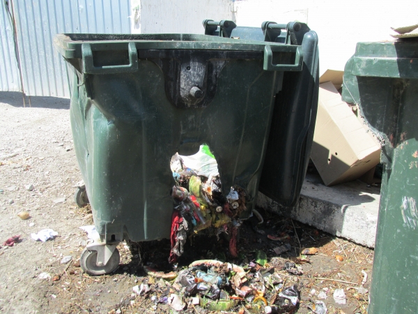 О ситуации с мусорными контейнерами в Судаке .