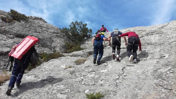 Сотрудники ГКУ РК «КРЫМ-СПАС» оказали помощь альпинисту, получившему тепловой удар