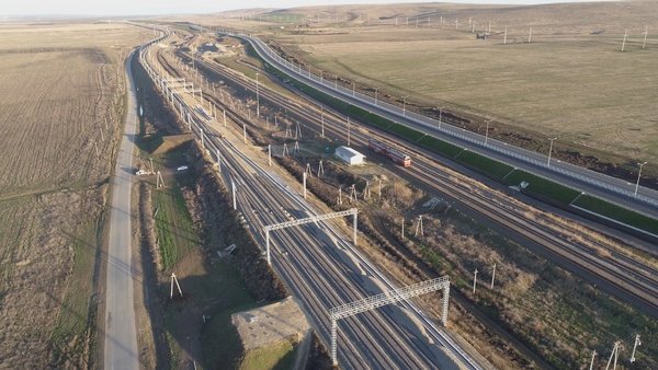 Строители показали железную дорогу к Крымскому мосту
